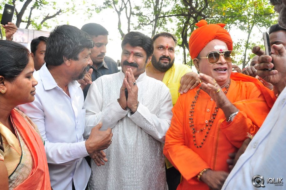 NTR-Family-Visit-to-NTR-Ghat-2016